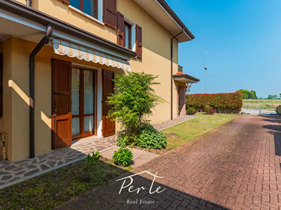 Immagine 9 di Casa bifamiliare in vendita  in via gioacchino rossini 78 a Marcaria