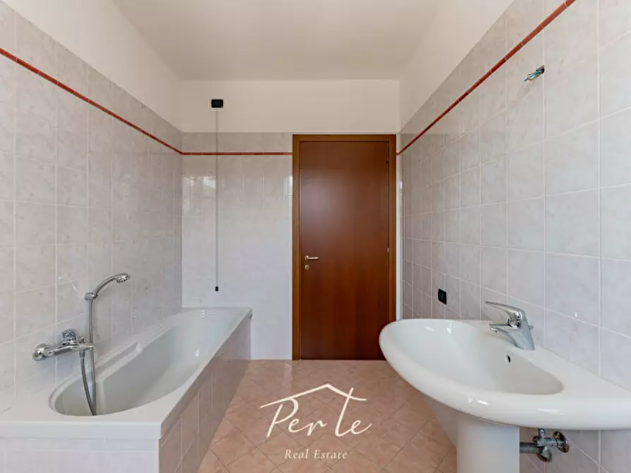 Immagine 36 di Casa bifamiliare in vendita  in via gioacchino rossini 78 a Marcaria