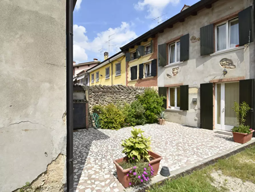 Immagine 1 di Villetta a schiera in vendita  in Via Bassone a Verona