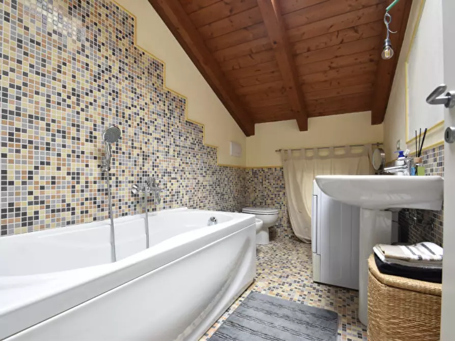 Immagine 11 di Villetta a schiera in vendita  in Via Bassone a Verona