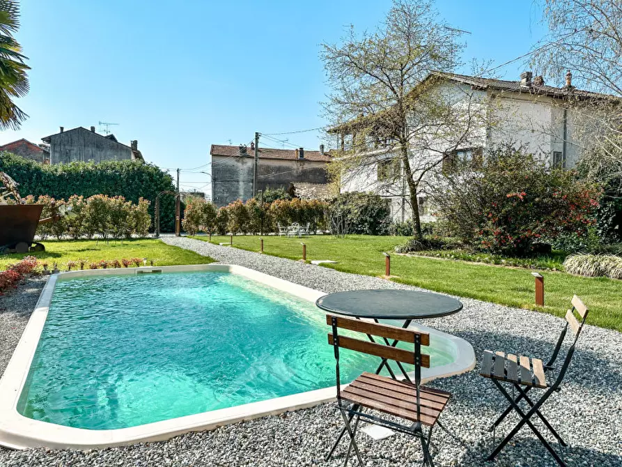 Immagine 2 di Villa in vendita  in Via Circonvalazione EST 12 a Lozzolo