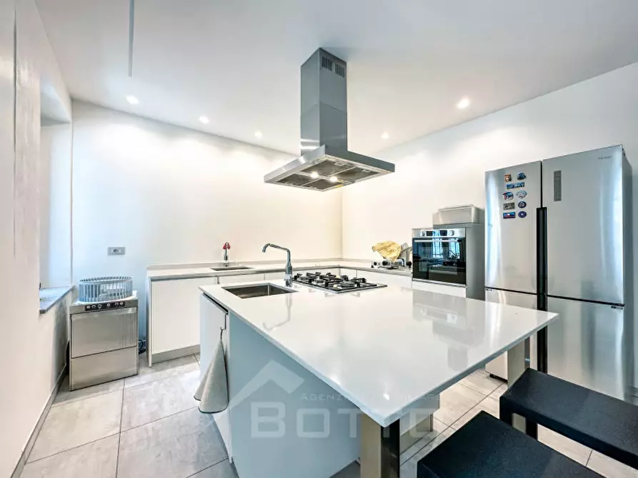 Immagine 5 di Villa in vendita  in Via Circonvalazione EST 12 a Lozzolo