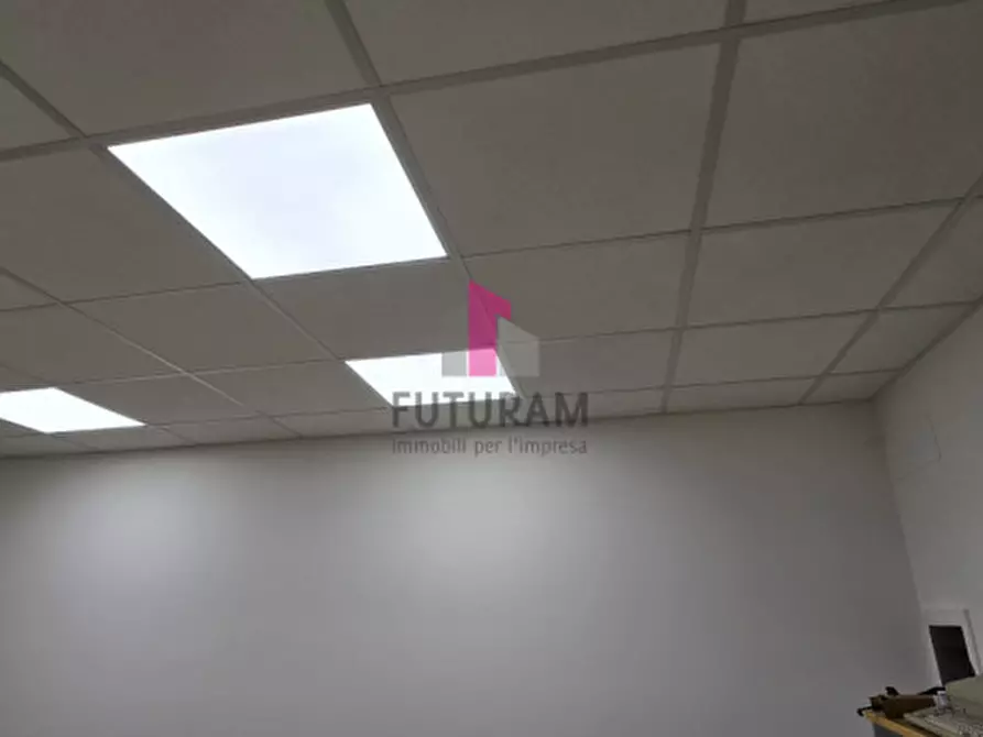 Immagine 1 di Capannone industriale in vendita  a Veggiano