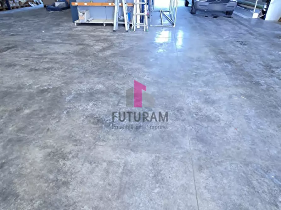 Immagine 2 di Capannone industriale in vendita  a Veggiano