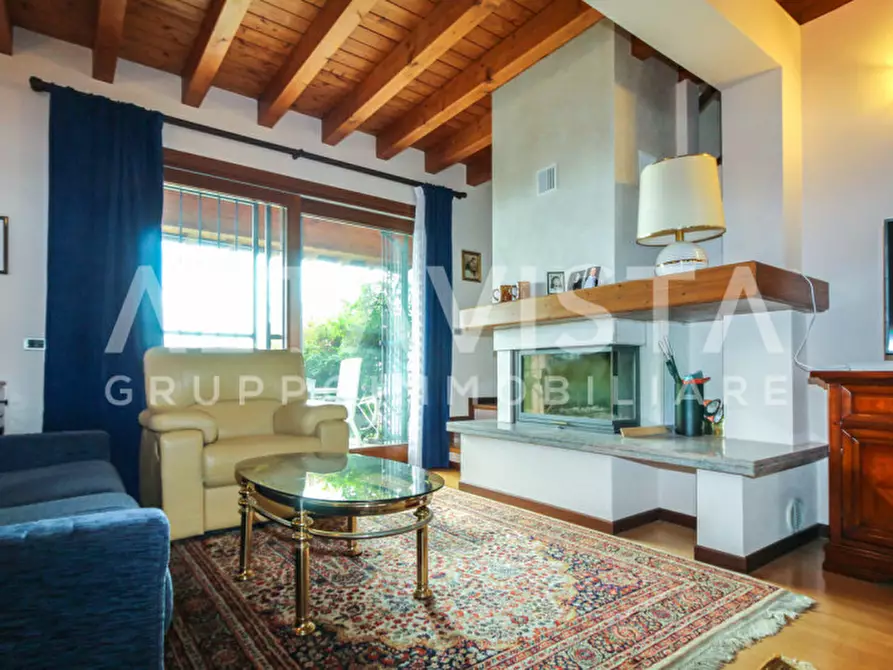 Immagine 1 di Villa in vendita  in Via Villa a Serle