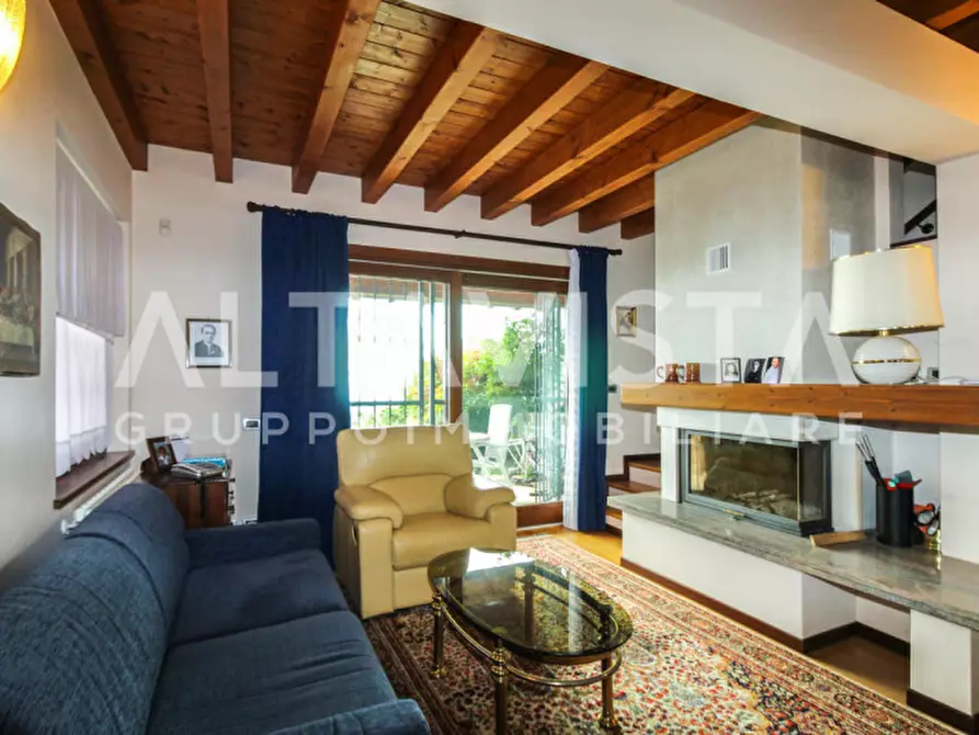 Immagine 2 di Villa in vendita  in Via Villa a Serle