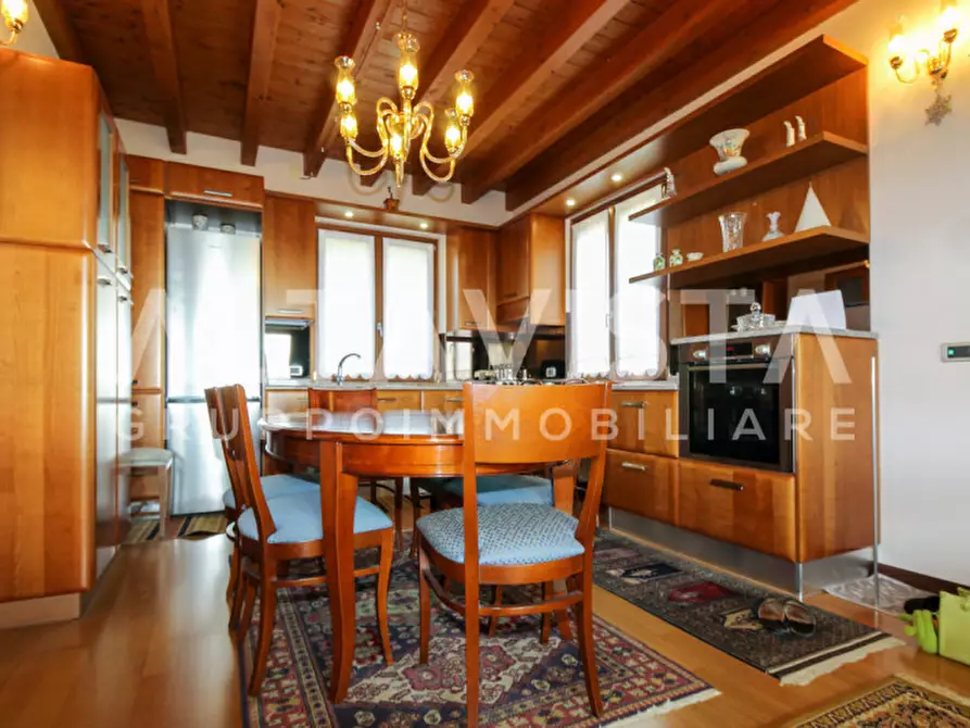 Immagine 4 di Villa in vendita  in Via Villa a Serle