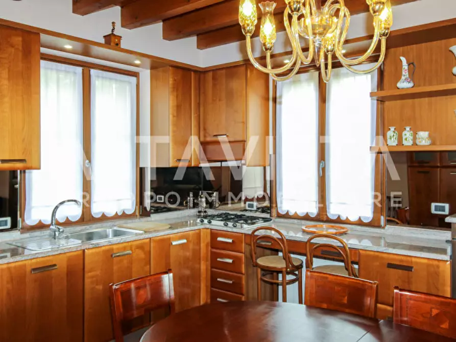 Immagine 5 di Villa in vendita  in Via Villa a Serle