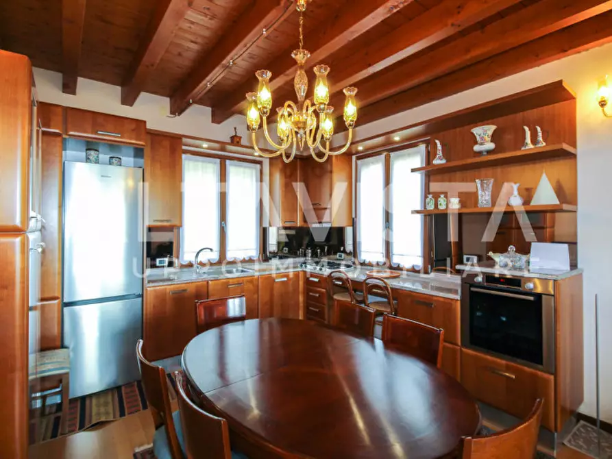 Immagine 7 di Villa in vendita  in Via Villa a Serle