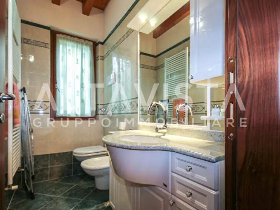 Immagine 11 di Villa in vendita  in Via Villa a Serle