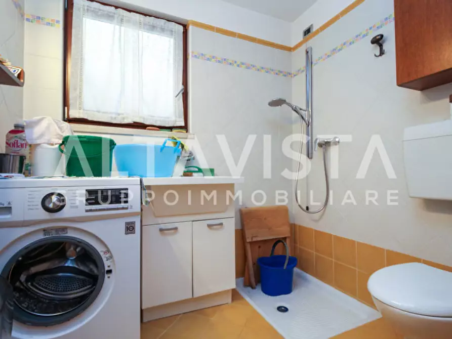 Immagine 25 di Villa in vendita  in Via Villa a Serle