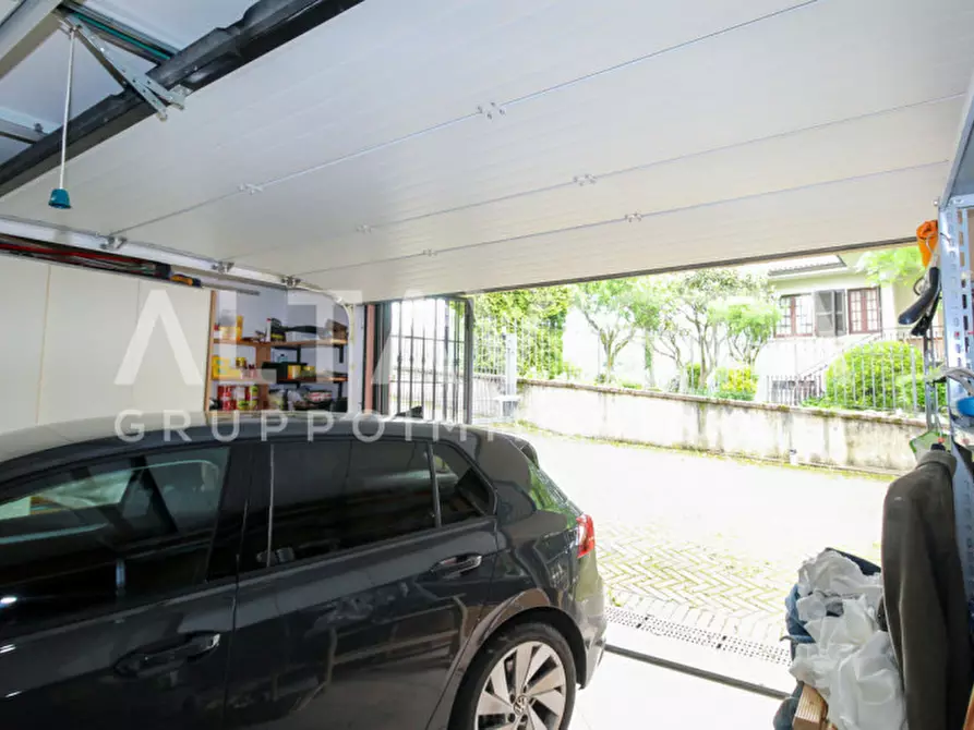 Immagine 26 di Villa in vendita  in Via Villa a Serle