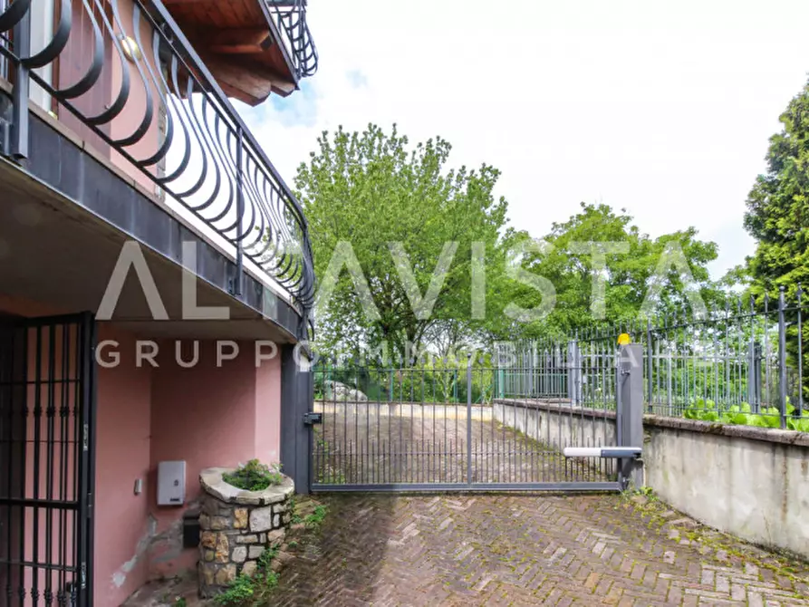 Immagine 31 di Villa in vendita  in Via Villa a Serle