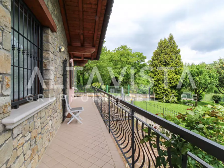 Immagine 39 di Villa in vendita  in Via Villa a Serle