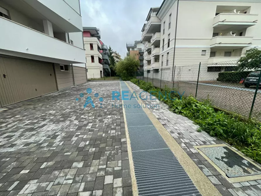 Immagine 2 di Posto auto in vendita  in Via Giacomo Medici a Vicenza