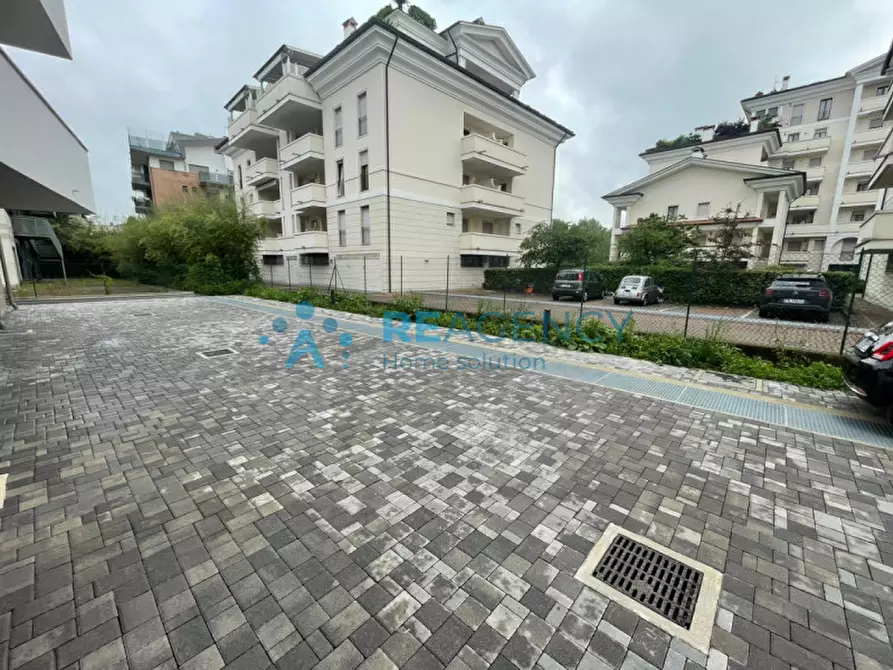 Immagine 3 di Posto auto in vendita  in Via Giacomo Medici a Vicenza