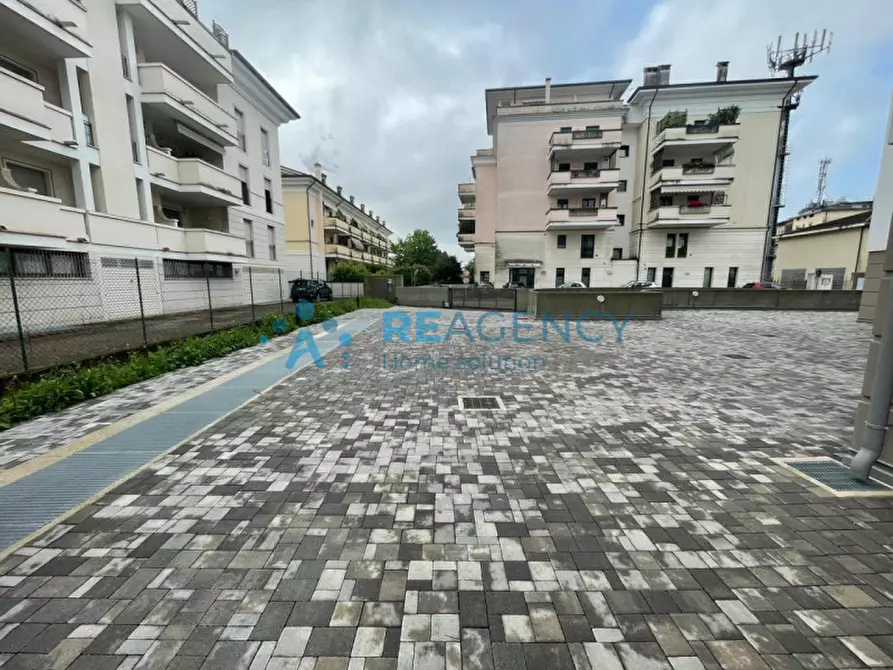 Immagine 4 di Posto auto in vendita  in Via Giacomo Medici a Vicenza