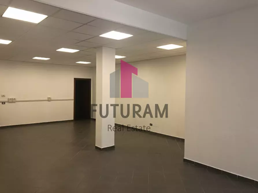 Immagine 2 di Negozio in vendita  in VIA ROMA 1 a Masera' Di Padova