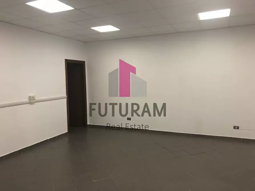 Immagine 3 di Negozio in vendita  in VIA ROMA 1 a Masera' Di Padova