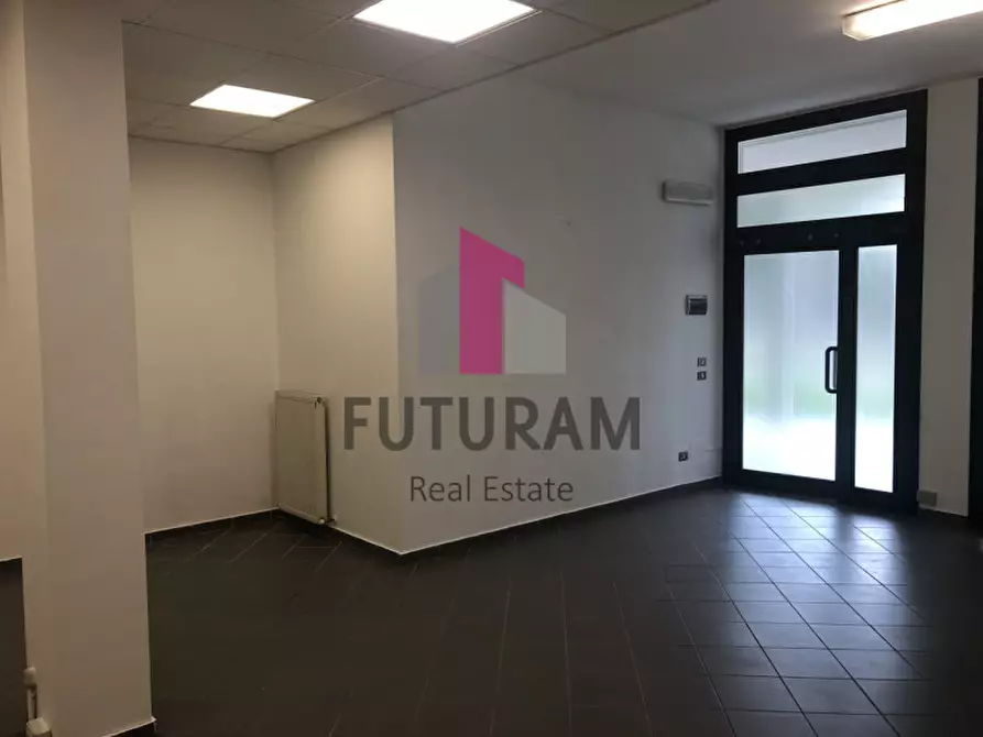 Immagine 5 di Negozio in vendita  in VIA ROMA 1 a Masera' Di Padova