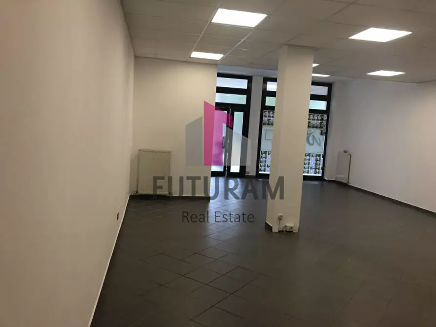 Immagine 8 di Negozio in vendita  in VIA ROMA 1 a Masera' Di Padova