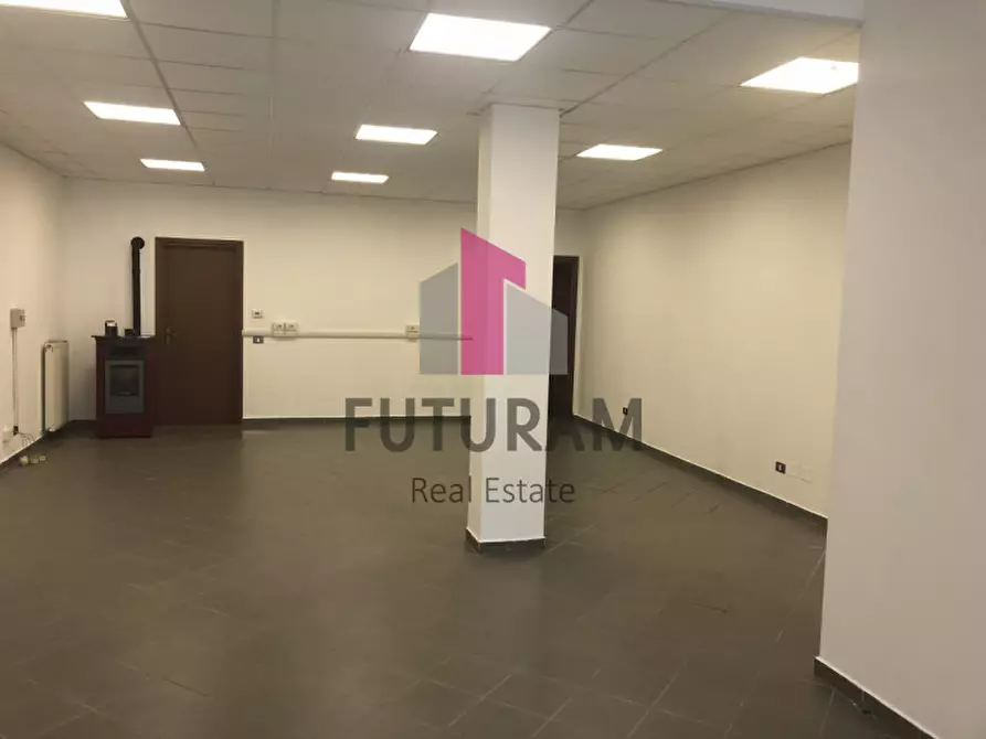 Immagine 12 di Negozio in vendita  in VIA ROMA 1 a Masera' Di Padova