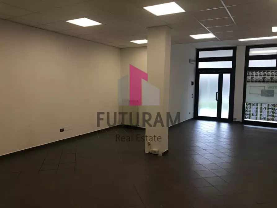 Immagine 15 di Negozio in vendita  in VIA ROMA 1 a Masera' Di Padova