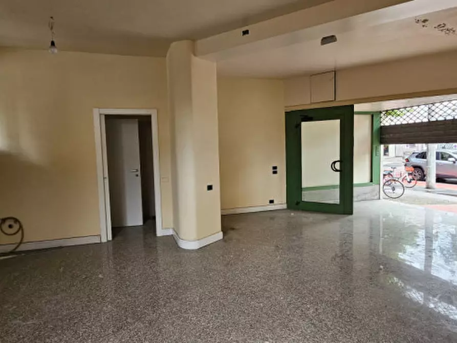 Immagine 2 di Negozio in vendita  in Via Jacopo Facciolati a Padova