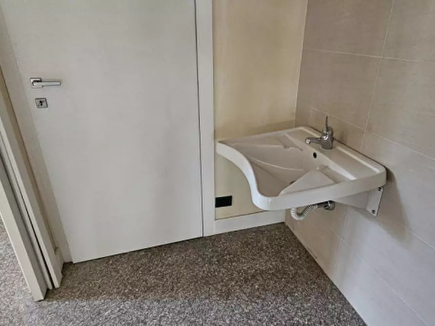 Immagine 5 di Negozio in vendita  in Via Jacopo Facciolati a Padova