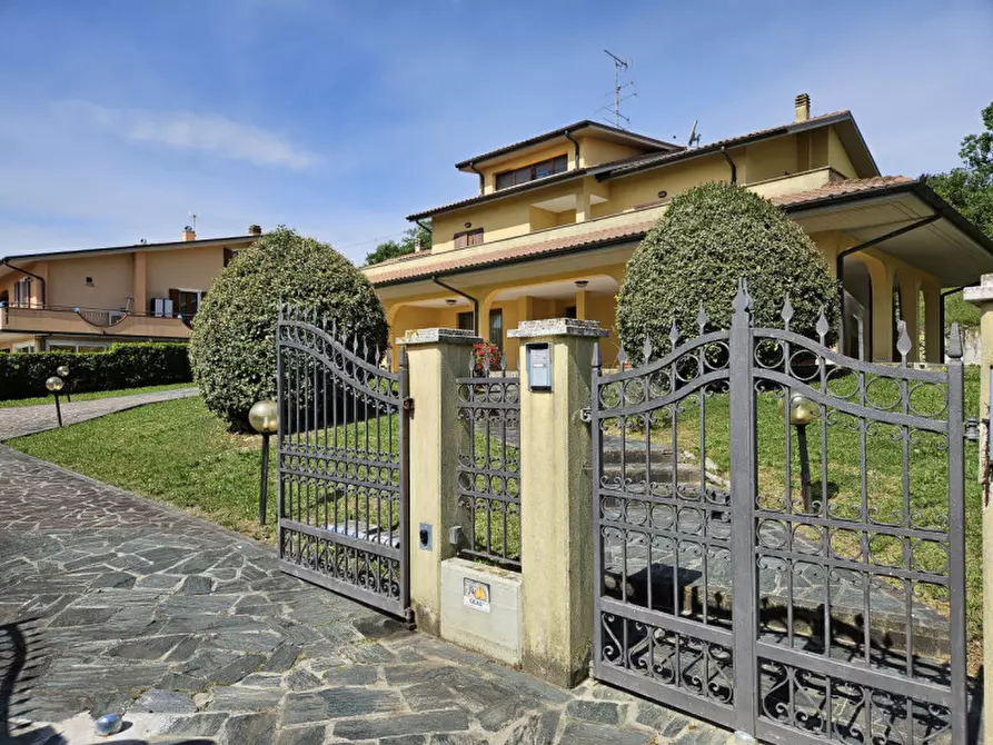 Immagine 2 di Villa in vendita  a Colli Al Metauro