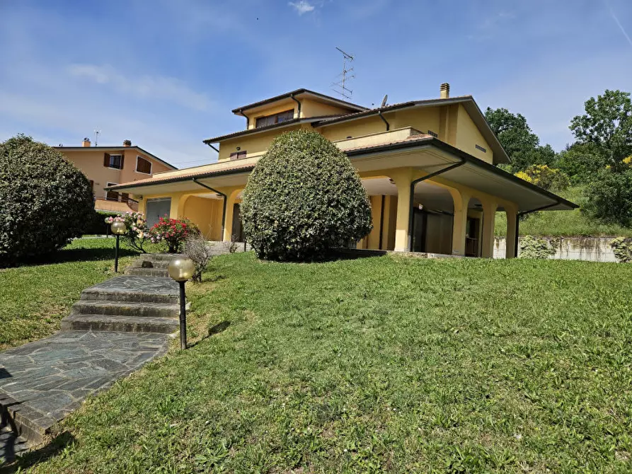 Immagine 10 di Villa in vendita  a Colli Al Metauro