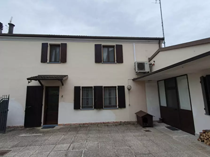 Immagine 43 di Villa in vendita  in Via della Libertà a Cavezzo