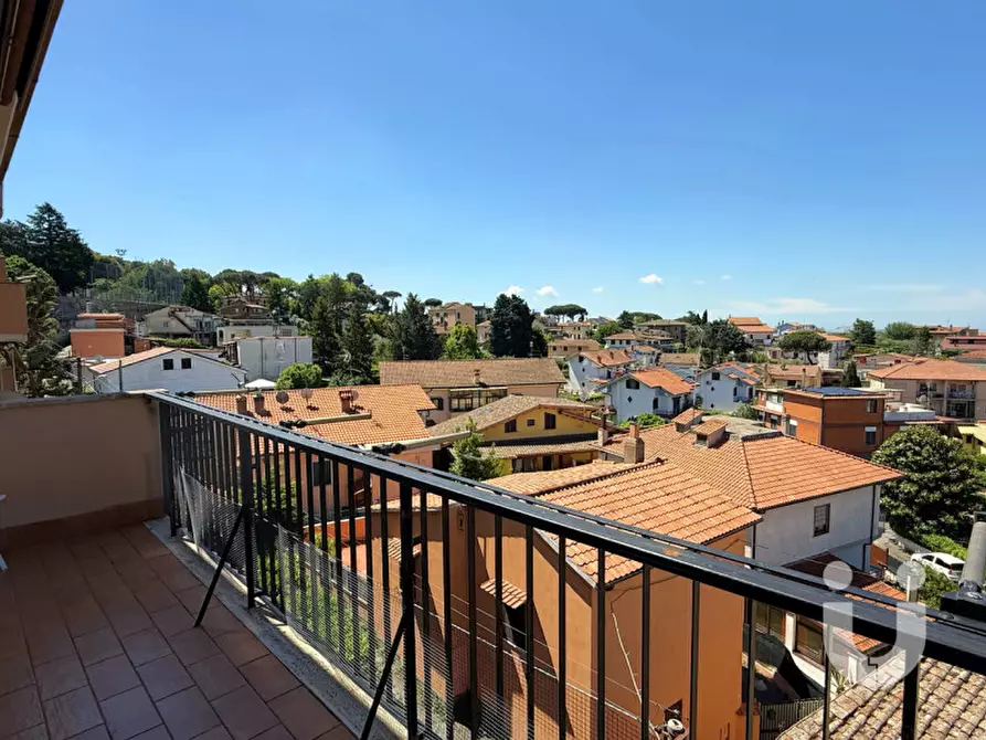 Immagine 7 di Attico in vendita  in Via Riccardo Lombardi a Albano Laziale