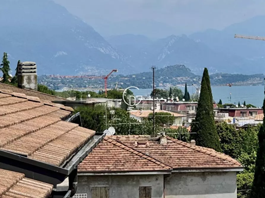 Immagine 1 di Palazzo in vendita  in Via Giuseppe Mazzini a Desenzano Del Garda