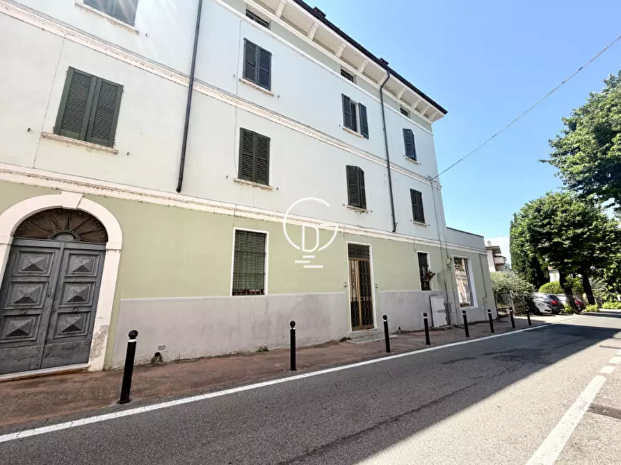 Immagine 3 di Palazzo in vendita  in Via Giuseppe Mazzini a Desenzano Del Garda