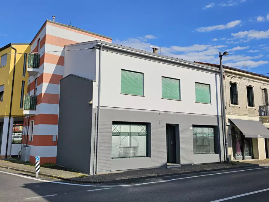 Immagine 1 di Casa indipendente in vendita  in via Europa a Tribano