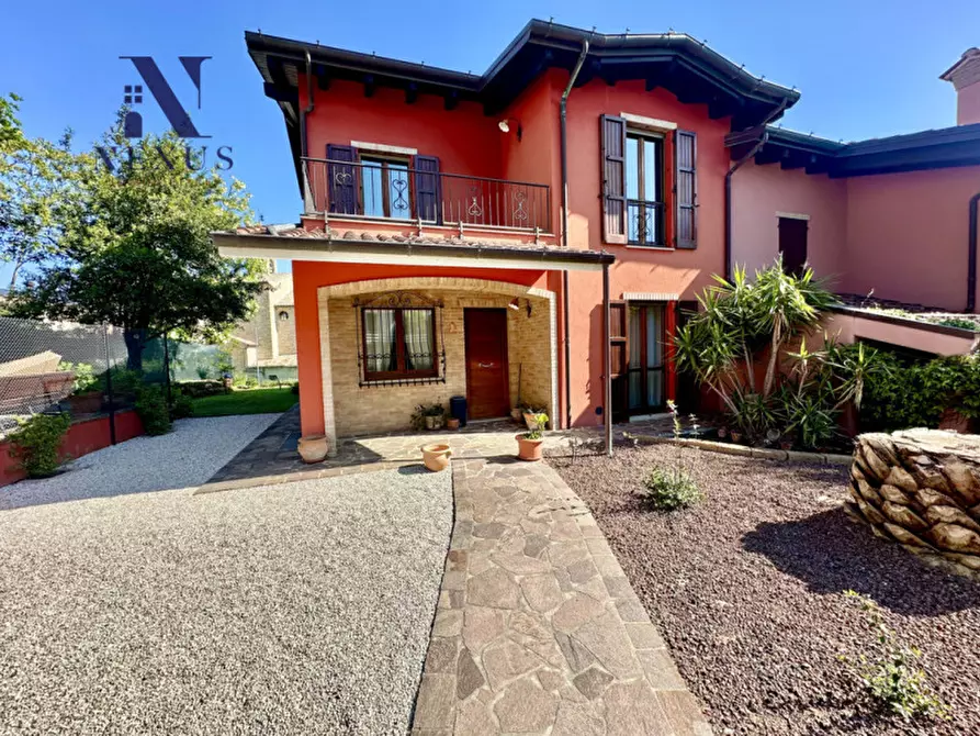 Immagine 1 di Casa bifamiliare in vendita  in Via Giardino, 1 a Terre Roveresche