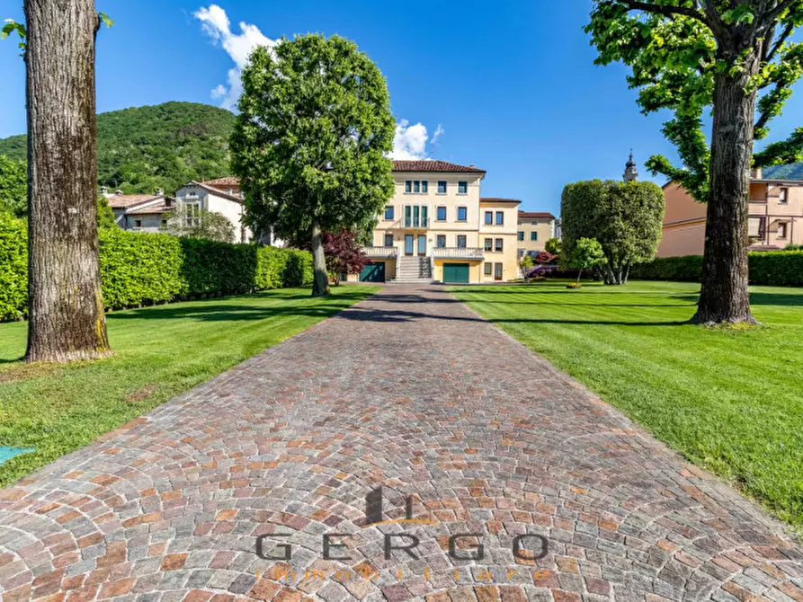 Immagine 2 di Villa in vendita  in Via San Martino a Valdobbiadene