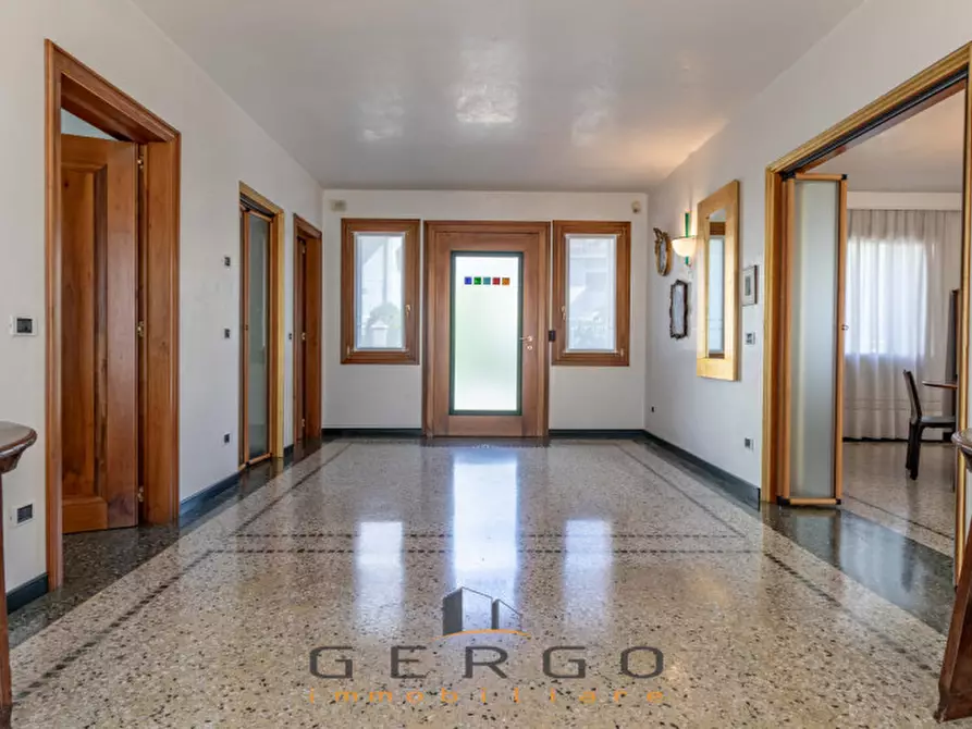 Immagine 3 di Villa in vendita  in Via San Martino a Valdobbiadene