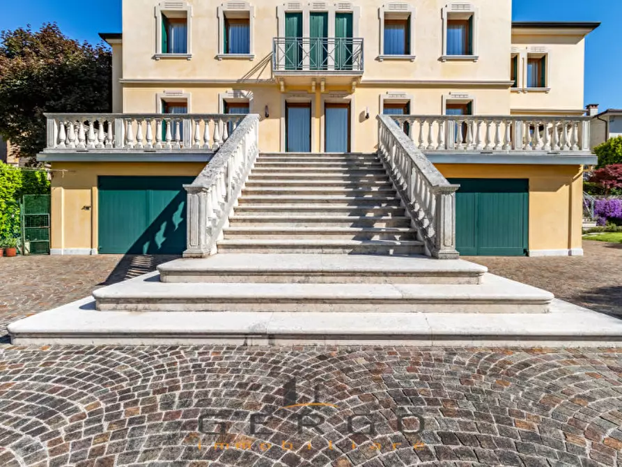 Immagine 3 di Villa in vendita  in Via San Martino a Valdobbiadene