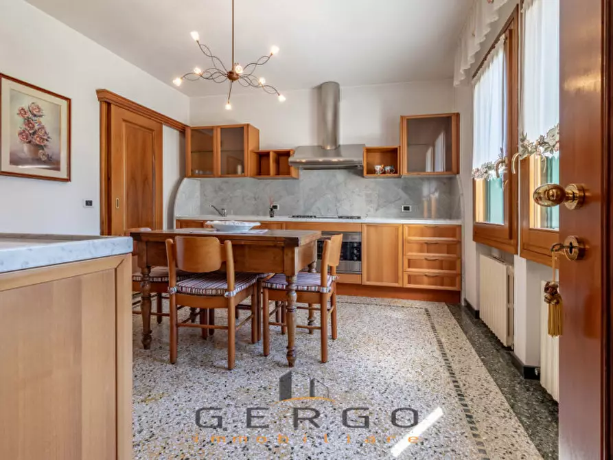 Immagine 7 di Villa in vendita  in Via San Martino a Valdobbiadene
