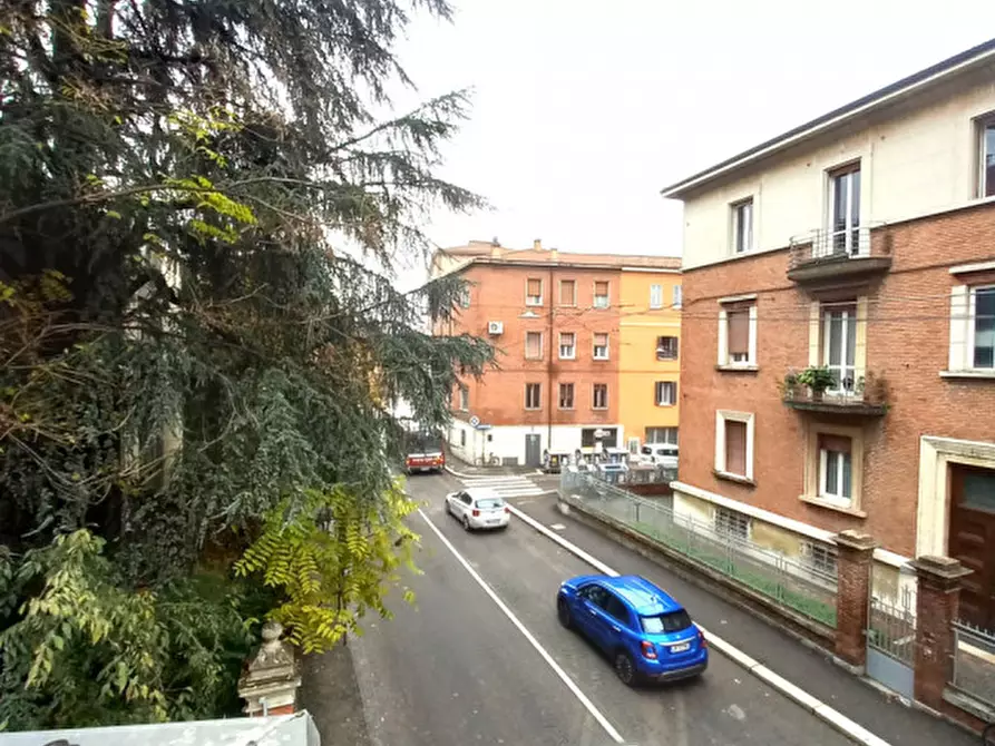 Immagine 8 di Appartamento in vendita  in Via Castiglione a Bologna