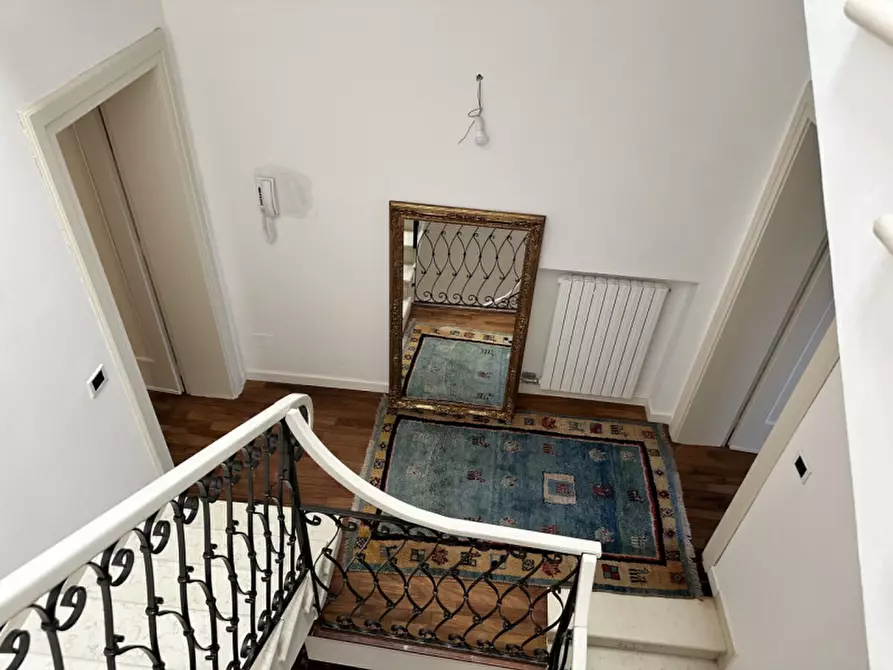 Immagine 4 di Palazzo in vendita  in via C. Battisti a Padova