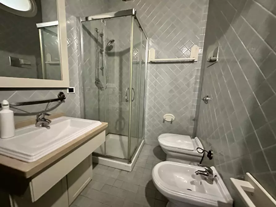 Immagine 9 di Palazzo in vendita  in via C. Battisti a Padova