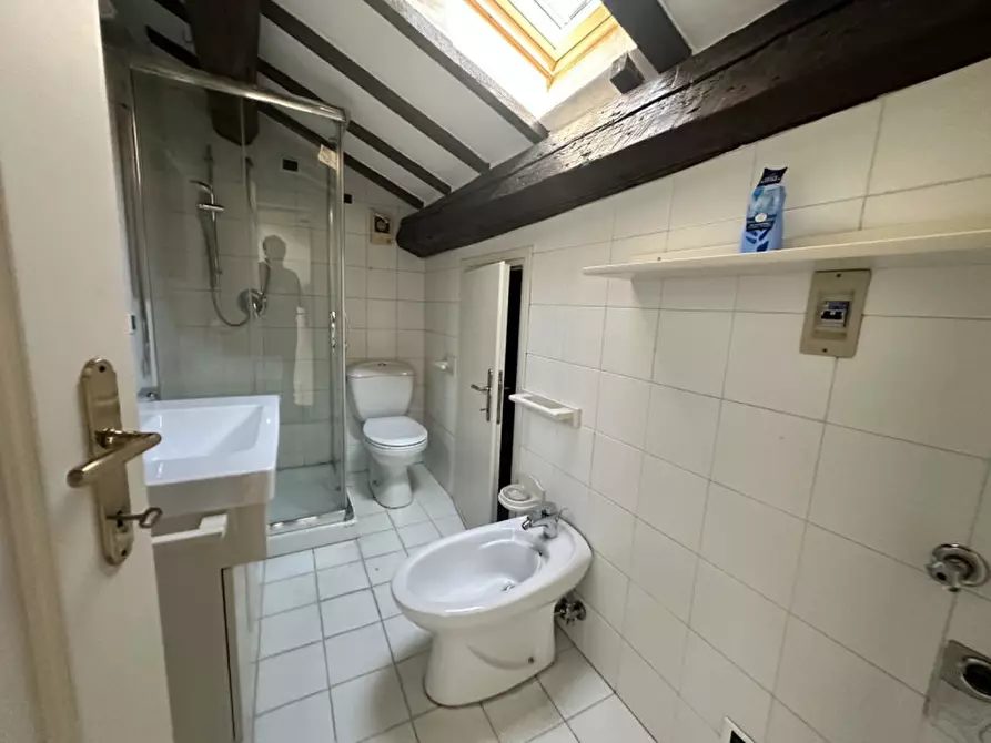 Immagine 11 di Palazzo in vendita  in via C. Battisti a Padova