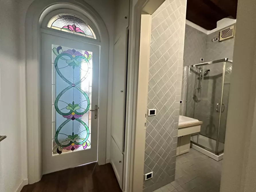 Immagine 13 di Palazzo in vendita  in via C. Battisti a Padova