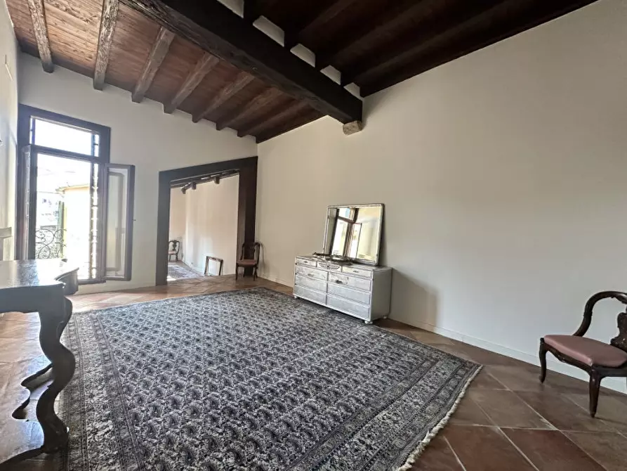 Immagine 15 di Palazzo in vendita  in via C. Battisti a Padova