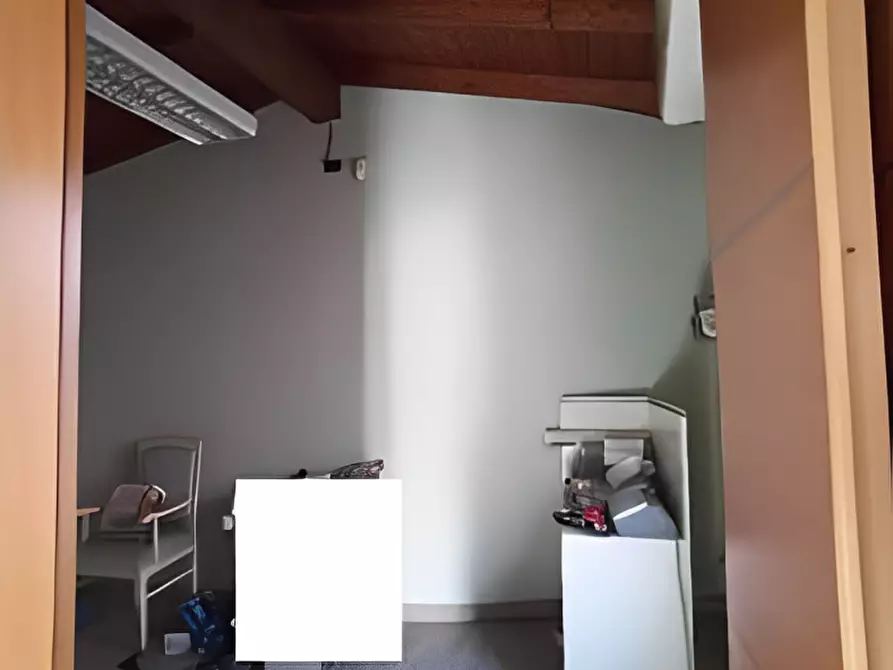 Immagine 7 di Ufficio in vendita  in Piazza Mercato 9 a Settimo San Pietro