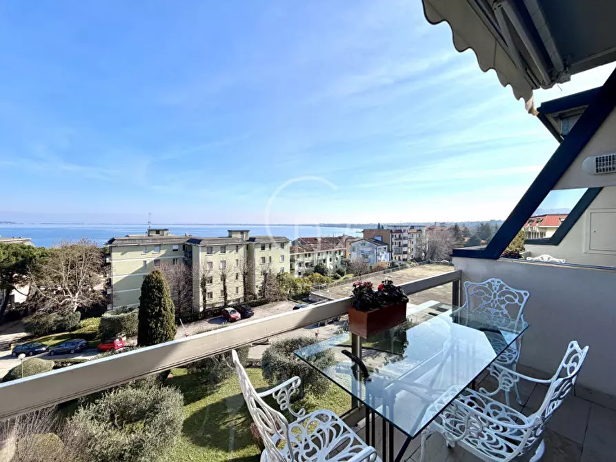 Immagine 2 di Appartamento in vendita  in Via lungolago cesare battisti a Desenzano Del Garda