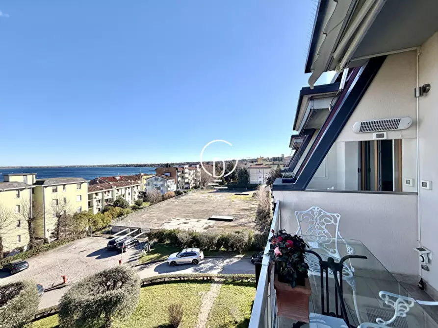 Immagine 4 di Appartamento in vendita  in Via lungolago cesare battisti a Desenzano Del Garda